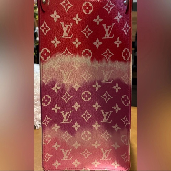 Louis Vuitton Limited Edition Escale Monogram OnTheGo GM Tote w/COA - Picture 10 of 16